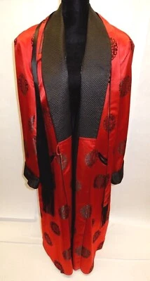 VINTAGE QUILTED RED & BLACK HONG KONG SILK SMOKING JACKET ROBE ~ YING TAI CO. - Image 1 of 4