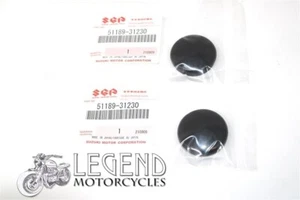 Original Suzuki 2x Gabel Top Gummikappen GT550 GT750 GS550 GS750 51189-31230 - Bild 1 von 1