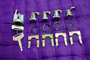 DAIHATSU TAFT ROCKY FEROZA FOURTRAK SPORTRAK IGNITION CYLINDER LOCK SET WITH KEY - Picture 1 of 2