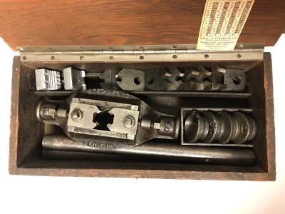 Vintage Reed Mfg Co Pipe Threading Set with Dies and Wood Box - Image 1 of 3