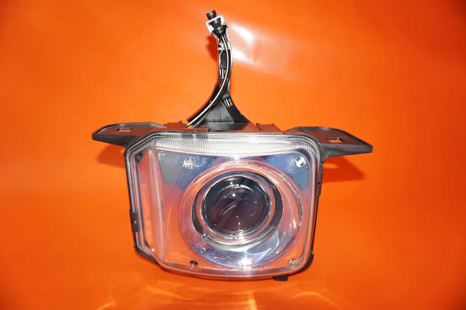 FARO DERECHO ROLLS ROYCE PHANTOM 2007 2008 2009 2010 2011 63120010676 Foto 1 de 4