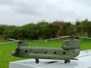 1/144 model Chinook helicopter x 2 - Picture 1 of 6