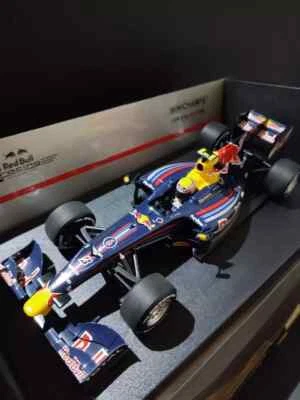Minichamps 1:18 F1 Red Bull Racing M. Webber Showcar 2010 150 100076 - Immagine 1 di 3