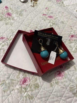 Pendientes Kenneth Jay Lane Cuentas Resina Color Turquesa con Acentos Chapados en Oro Foto 1 de 4