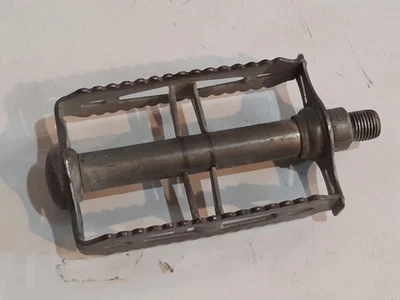 Vintage 1970's Schwinn Varsity 10 Speed Foot Bike Pedals OEM Original Left Side - Image 1 of 4