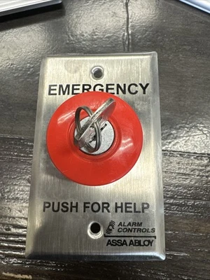 1PC IDEC CORPORATION AXW411-R E-Stop, Key Reset, Red Mushroom With Faceplate - Image 1 of 2