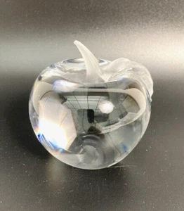 Vintage Designer APPLE Paperweight Crystal Art Glass Paperweight TEACHER GIFT - Picture 1 of 4