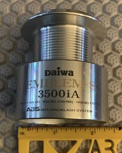 Diawa Emblem-S 3500 iA Spinning Ersatzspule Neu - Bild 1 von 4