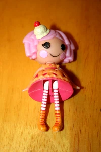 Mini LaLaLoopsy Cherry Crisp Crust - nur Puppe - gebraucht - Bild 1 von 3