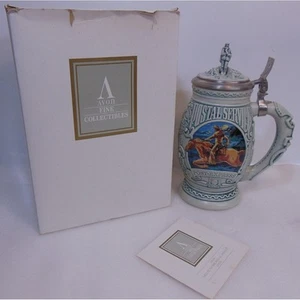 Taza Avon Beer Stein 1996 Salute To US Postal Service Pony Express 04647 caja de colección - Imagen 1 de 12