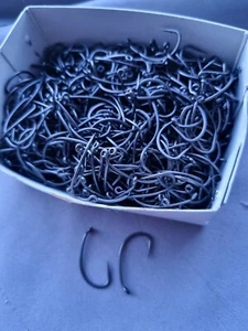 100x Gardner Covert Dark Mugga Microbarbed Hooks , Size 8 - Picture 1 of 3