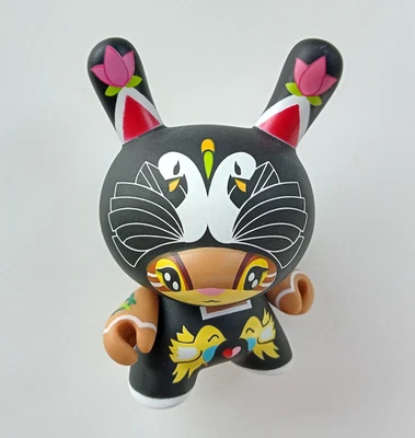 Kidrobot: Sneaky Raccoon - Tao Dunny 3" Vinyl Art Figure 2010 Series kawaii - Image 1 of 3