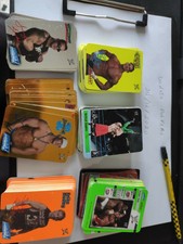 Lotto 230 Pezzi di carte da collezione WWE miste diversi anni