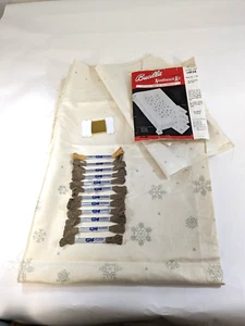 Vintage Bucilla Needlework Kit Snowflake Linen Tablecloth Napkins 5 PC Set #2940 - Picture 1 of 10