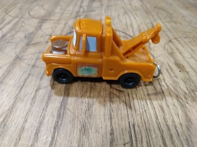 Coche de juguete Tow Mater Disney/Pixar Kellogg Co. 2006 (escala 1/64) Foto 1 de 4