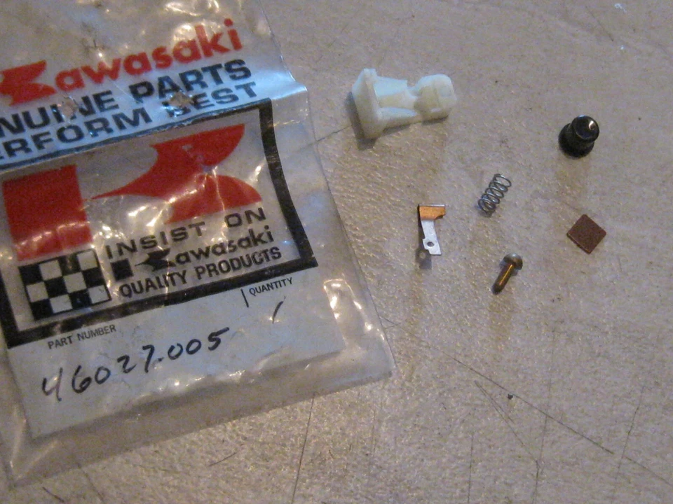 KAWASAKI F3/F2TR/F2 RH PULSADOR INTERRUPTOR MONTAJE ¡NUEVO! Foto 1 de 1