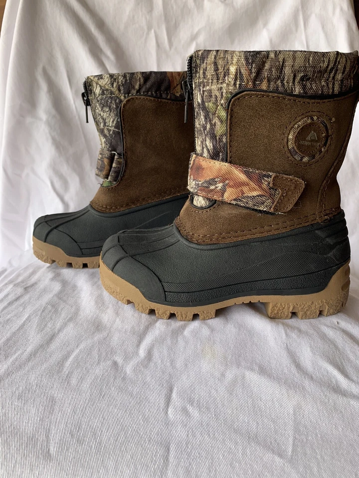 Botas de nieve Mossy Oak Ozark Trail para jóvenes niños con estampado de camuflaje con clasificación de temperatura zapatos: 9 Foto 1 de 4