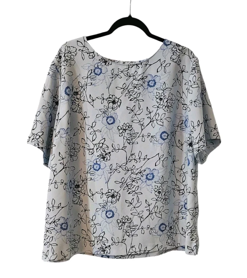 Blusa Laura Scott Mujer 20W Azul Floral Manga Corta Cerradura Cierre Botón Foto 1 de 4