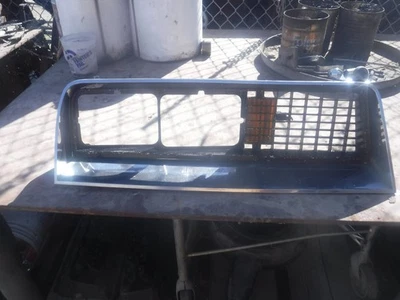 1977 Pontiac Sunbird 右握格栅插件 — 第 1/4 张图片