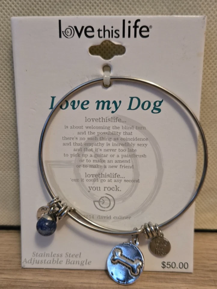 PULSERA LOVE THIS LIFE (I LOVE MY DOG) PULSERA CON DIJE, PLATEADA nueva con etiquetas $50 Foto 1 de 4