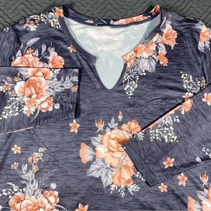 NEW Cute & Comfy Women’s Plus Size Knit Top 5X 30/32 Gray Pink Floral - Picture 1 of 6