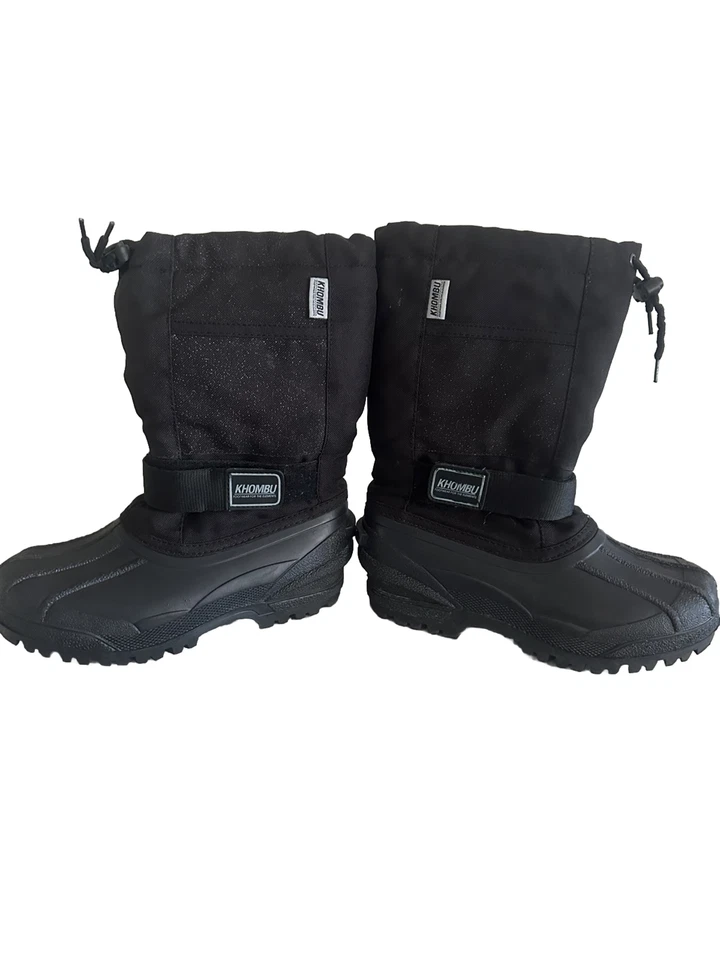 Botas de neve/inverno KHOMBU preto juvenil tamanho 4 impermeável desenho corda top/alça - Imagem 1 de 4