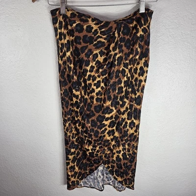 Falda envolvente midi con estampado de leopardo de Zara negra tostada talla pequeña abertura cremallera frontal Foto 1 de 4