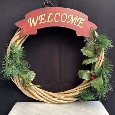 Corona de Navidad "Bienvenida" en decoraciones de aguja de pino Foto 1 de 4