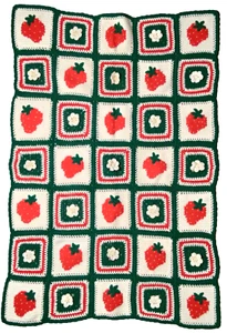 Vintage Handarbeit Afghan Decke Granny Square gehäkelt Erdbeeren Blumen 70er Jahre - Bild 1 von 9