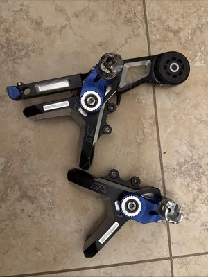 Juego trasero reposapiés clavijas pedal para BMW S1000RR M1000RR 2019-2024 2020 Foto 1 de 4