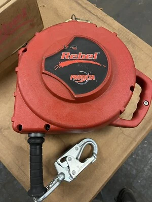 REBEL, 3590600, PROTECTA LÍNEA DE VIDA DE SEGURIDAD RETRÁCTIL 66 FT LONGITUD 420 LB CAPACIDAD Foto 1 de 3
