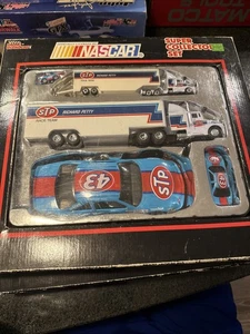 NASCAR #43 Richard Petty STP Super Collectors Set 1992 Racing Champions - Picture 1 of 4