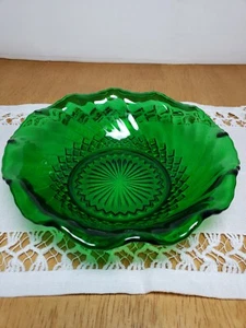 Vintage Anchor Hocking Emerald Green Ruffled 6.5" BOWL - Picture 1 of 9