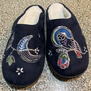 Black  Sequence Owl Moon  Ladies Vera Bradley Sz Med 7/8 Slippers - Picture 1 of 8