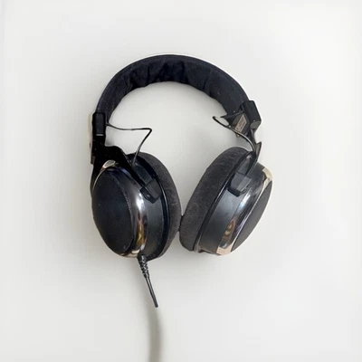 Beyerdynamic DT 880 CHROME SPECIAL EDITION Wired Headphones 250 ohm w/ Hard Case - Image 1 of 4