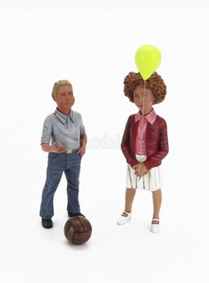MODELLISMO ACTION FIGURE STATICO LE MANS SET 2X BAMBINI CON PALLONCINI 1/18 - Immagine 1 di 3