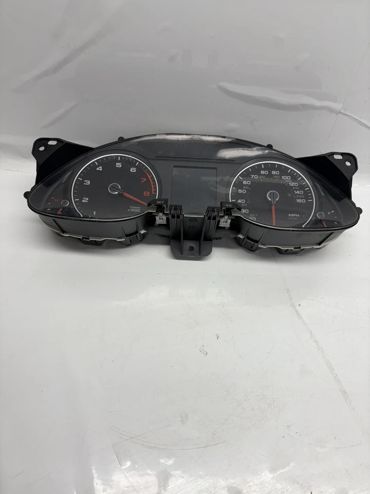 AUDI A4 QUATTRO 2013-2016 - Cuadro de instrumentos/velocímetro 8K0920951E Foto 1 de 4