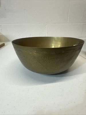 "Antiguo cuenco chino de latón con pájaro dragón grabado a mano 9,5"" a través con base redondeada" Foto 1 de 4