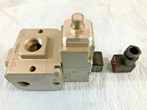 SMC VT3113 SOLENOID VALVE N/O, 1/2 NB, 2 Posn, Spring Return. AC110V - Picture 1 of 10
