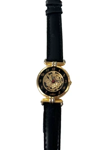 Chic Women’s 8.5” Goldtone & Black Watch New Battery - Picture 1 of 7
