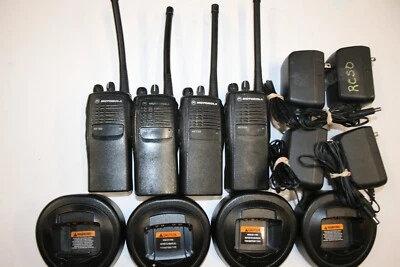 Motorola HT750 VHF Radio, Battery, Antenna & Batt' Clip, Charger AAH25KDC9AA3AN - Image 1 of 4