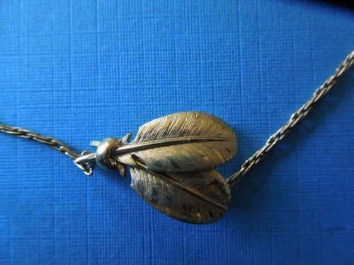 J4251 COLLANA VINTAGE Christian Dior Germania FOGLIA TONO ORO tipo scarso