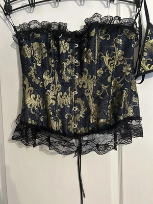 Top bustiê floral com cadarço desossado sobre busto preto dourado azul com tanga - Imagem 1 de 4