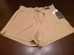 GapFit Womens Bermuda Hike Shorts Tan Drawstring Waist Pockets Stretch S New NWT - Picture 1 of 10