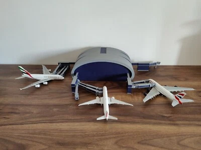 DUBAI DXB AIRPORT TERMINAL BUILDING + EXTENDING BRIDGES Model 1:400 Scale Custom - Image 1 of 4