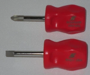 NEW! Snap-on Stubby Screwdriver Set Phillips & Flat Tip *RED* SHD1R & SHDP22IRR - Foto 1 di 1