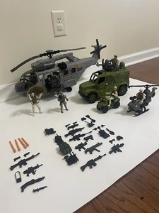 Militär Spielzeug Spielset Hubschrauber, Soldaten, Minenkehrmaschine, Mob und Zubehör. - Bild 1 von 19