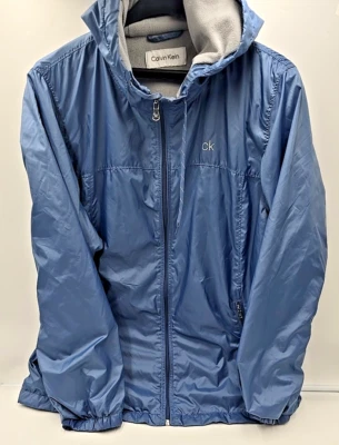 Jaqueta Calvin Klein Windbreaker atlética leve GG azul RN 54163 - Imagem 1 de 4