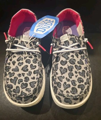 Детская обувь Hey Dude Kids Wendy Y Wild — для девочек размер J6 — с принтом из саржи и радужных элементов - Изображение 1 из 4