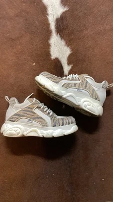 Zapatillas gruesas de plataforma baja exclusivas de Buffalo London & Colby en cebra Foto 1 de 4